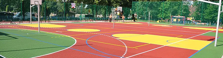Boisko sportowe z kolorową nawierzchnią SEMAG